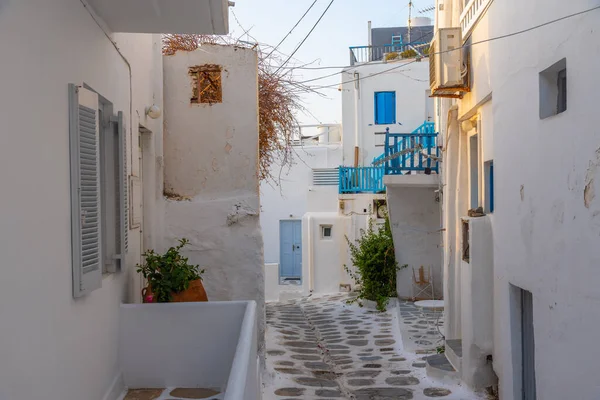 Yunanistan 'ın eski Mykonos kentindeki White Caddesi