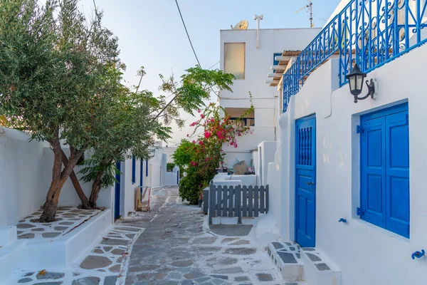 Yunanistan 'ın eski Mykonos kentindeki White Caddesi
