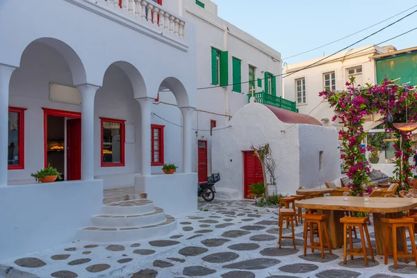 Yunanistan 'ın eski Mykonos kentinde bir restoran