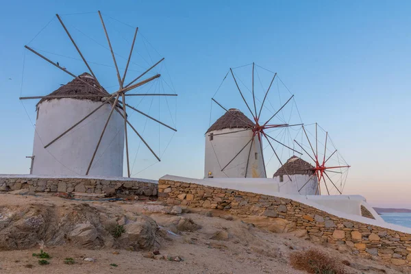 Napkelte Kilátás Szélmalmok Kilátással Égei Tengeri Mykonos Görögország — Stock Fotó