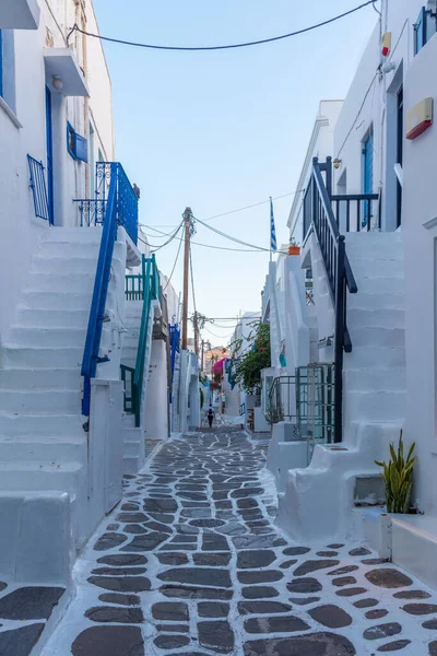 Yunanistan 'ın eski Mykonos kentindeki White Caddesi