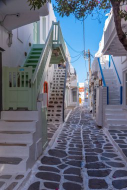 Yunanistan 'ın eski Mykonos kentindeki White Caddesi