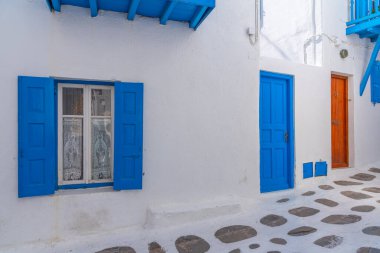 Yunanistan 'ın eski Mykonos kentindeki White Caddesi