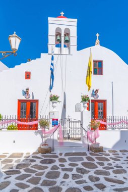 Yunanistan 'ın eski Mykonos kentinde küçük bir kilise