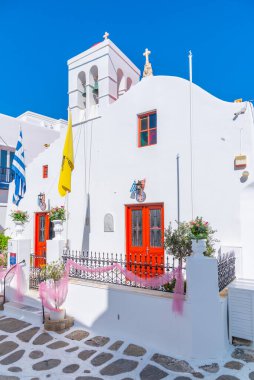 Yunanistan 'ın eski Mykonos kentinde küçük bir kilise