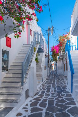Yunanistan 'ın eski Mykonos kentindeki White Caddesi