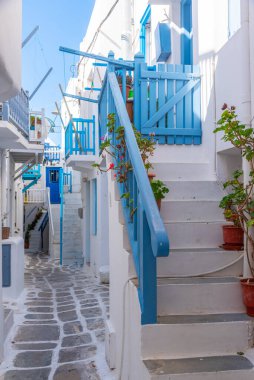 Yunanistan 'ın eski Mykonos kentindeki White Caddesi