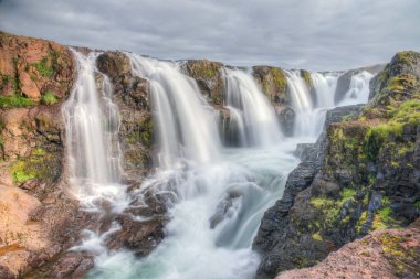 Kolufoss Şelalesi İzlanda 'daki Kolugljufur Kanyonu' nda