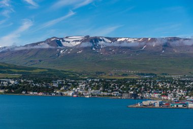 İzlanda 'nın Akureyri kasabasının hava görüntüsü