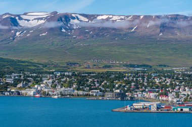 İzlanda 'nın Akureyri kasabasının hava görüntüsü
