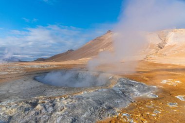 Hver, İzlanda 'da fümeroller ve çamur havuzları