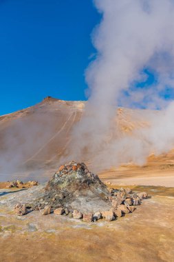 Hver, İzlanda 'da fümeroller ve çamur havuzları