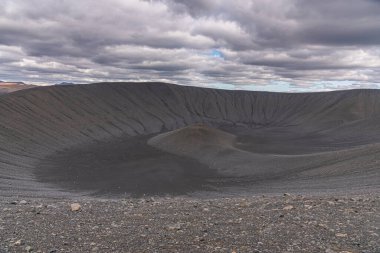 İzlanda 'daki Hverfjall volkanı krateri