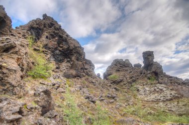 İzlanda 'da bulunan Dimmuborgir lav alanı