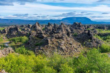 İzlanda 'da bulunan Dimmuborgir lav alanı