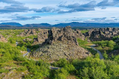 İzlanda 'da bulunan Dimmuborgir lav alanı