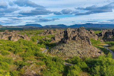İzlanda 'da bulunan Dimmuborgir lav alanı
