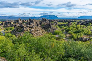 İzlanda 'da bulunan Dimmuborgir lav alanı