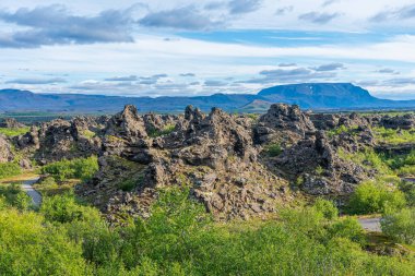 İzlanda 'da bulunan Dimmuborgir lav alanı