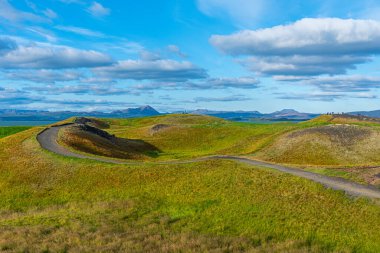 İzlanda 'daki Myvatn Gölü' nde bulunan Skutustadagigar sözde kraterleri