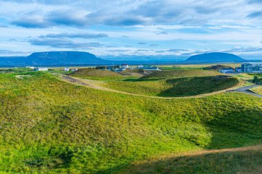 İzlanda 'daki Myvatn Gölü' nde bulunan Skutustadagigar sözde kraterleri