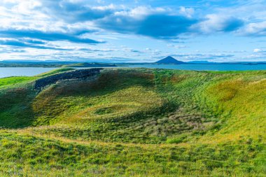İzlanda 'daki Myvatn Gölü' nde bulunan Skutustadagigar sözde kraterleri
