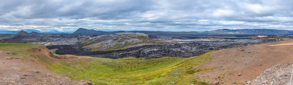 Icelan 'daki Leirhnjukur' da Krafla lav tarlaları
