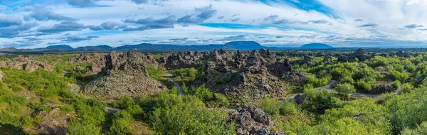 Icelan 'da bulunan Dimmuborgir lav alanı