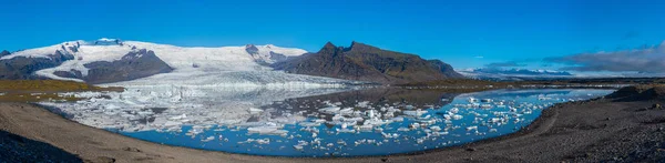 Icebergs Flotantes Laguna Fjallsarlon Islandés —  Fotos de Stock