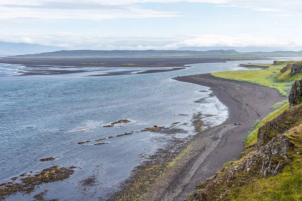 Černá Písečná Pláž Blízkosti Hvitserkur Skály Islandu — Stock fotografie