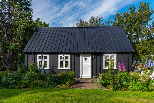 Akureyri, İzlanda 'daki botanik bahçesi manzarası