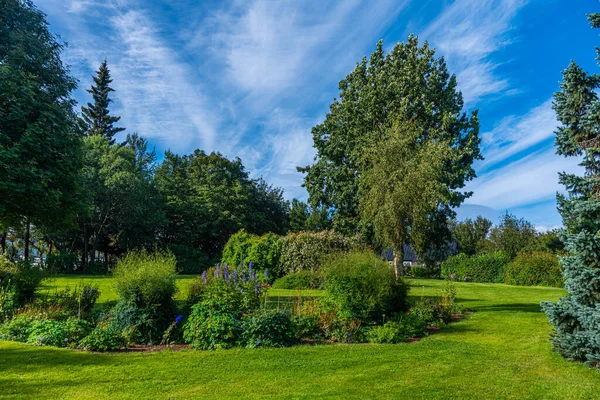 Akureyri, İzlanda 'daki botanik bahçesi manzarası