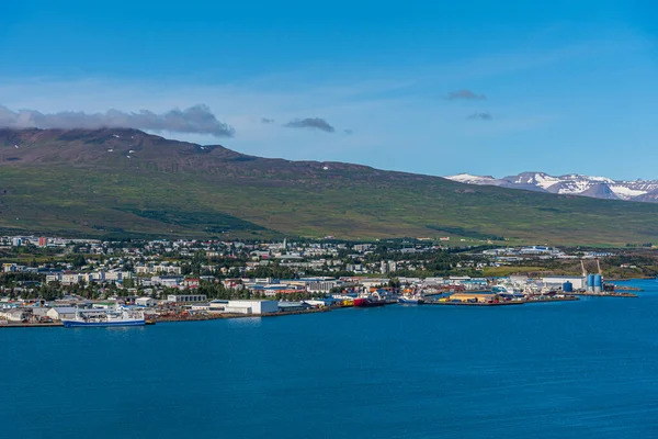 İzlanda 'nın Akureyri kasabasının hava görüntüsü