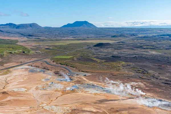 Hver, İzlanda 'da fümeroller ve çamur havuzları