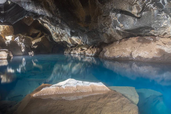 Widok Jaskinię Grotagja Islandii — Zdjęcie stockowe