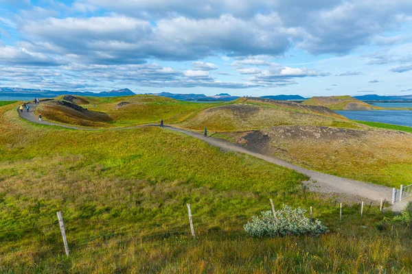 İzlanda 'daki Myvatn Gölü' nde bulunan Skutustadagigar sözde kraterleri