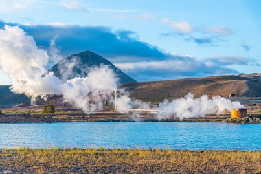 İzlanda 'daki BjarnarFlag jeotermal santralinin görüntüsü