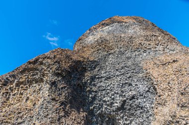 İzlanda 'daki Hljodaklettar' da altıgen bazalt kayaların ayrıntıları