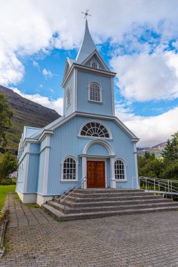 İzlanda Seydisfjordur 'daki mavi kilise