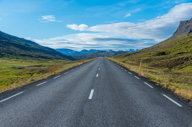 İzlanda 'nın iç bölgelerinden geçen çevre yolu.