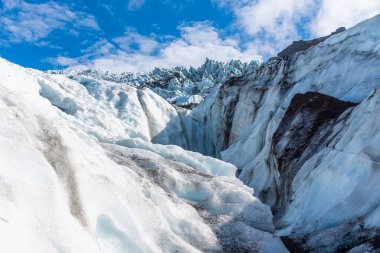 Güneşli bir günde İzlanda 'da Svinafeljkull Buzulu
