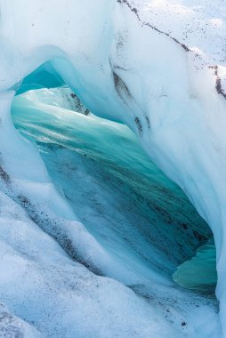 Güneşli bir günde İzlanda 'da Svinafeljkull Buzulu