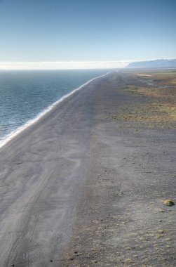 Dyrholaey plajının havadan görünüşü, İzlanda