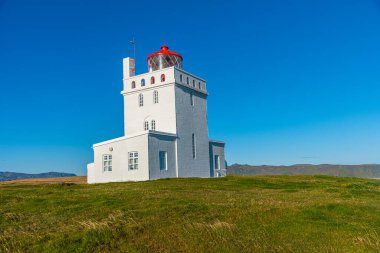 İzlanda 'da bulunan Dyrholaey deniz feneri