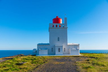 İzlanda 'da bulunan Dyrholaey deniz feneri