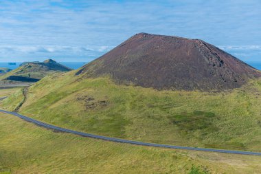Helgafell volkanı İzlanda 'daki Heimaey Adası' nda yer almaktadır.