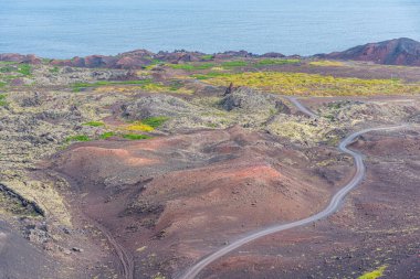 Vestmannaeyjar takımadalarının volkanik manzarası İzlanda