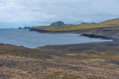 İzlanda 'daki Heimaey Adası' nın Storhofdi Yarımadası