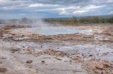 İzlanda 'daki Strokkur jeotermal alanı