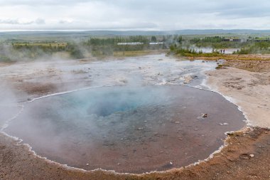 İzlanda 'daki Strokkur jeotermal alanı